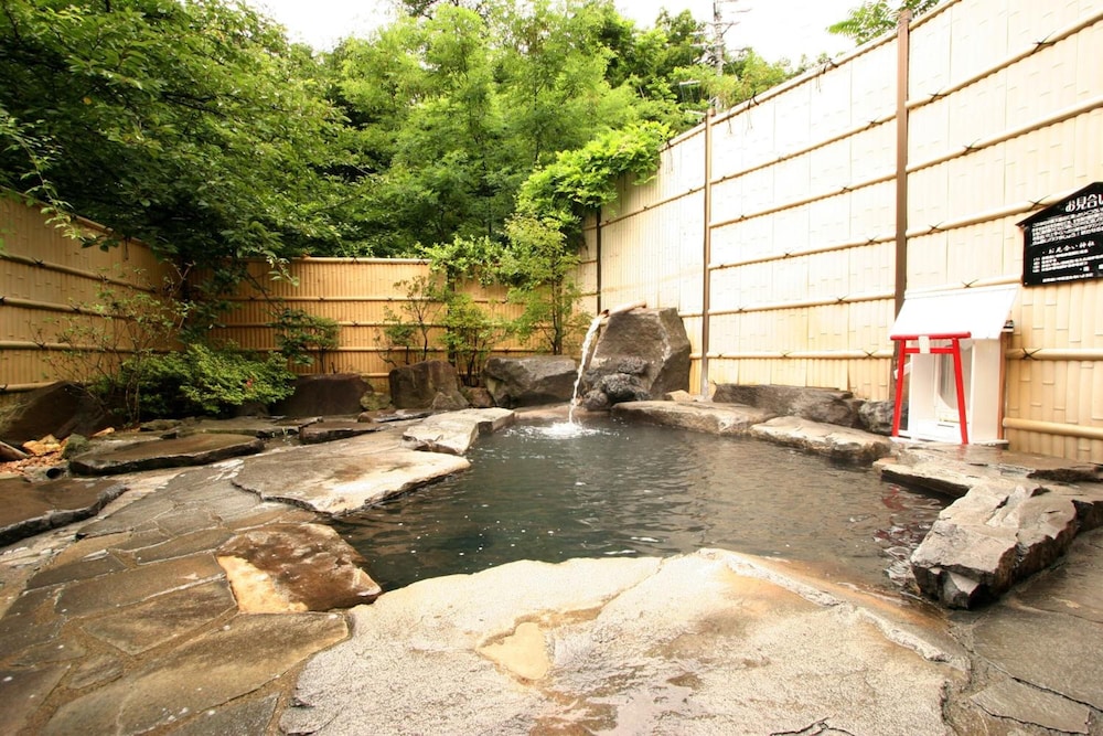 Nakaoyama Onsen Shosenkaku in Nagano, Japan