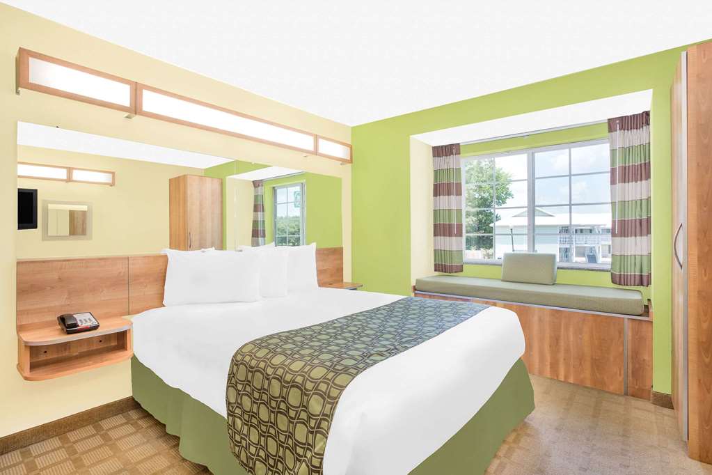 Microtel Inn & Suites by Wyndham Tuscumbia Muscle Shoals - photo 13