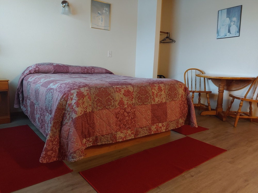 The Dublin House Motel - photo 16