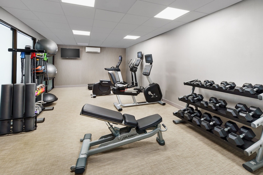 Courtyard by Marriott Manchester Boston Regional Airport - photo 23