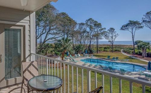 Direct Oceanfront Private Villa Overlooking Pool Beach South Forest Beach Right next to Coligny Plaza — 4-Star Luxury Hotel in Hilton Head Island, United States