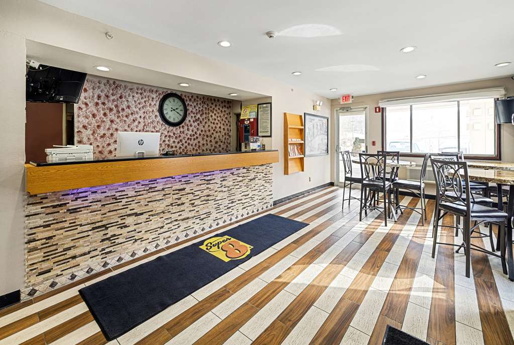 Super 8 by Wyndham Pittsburgh Monroeville - photo 10