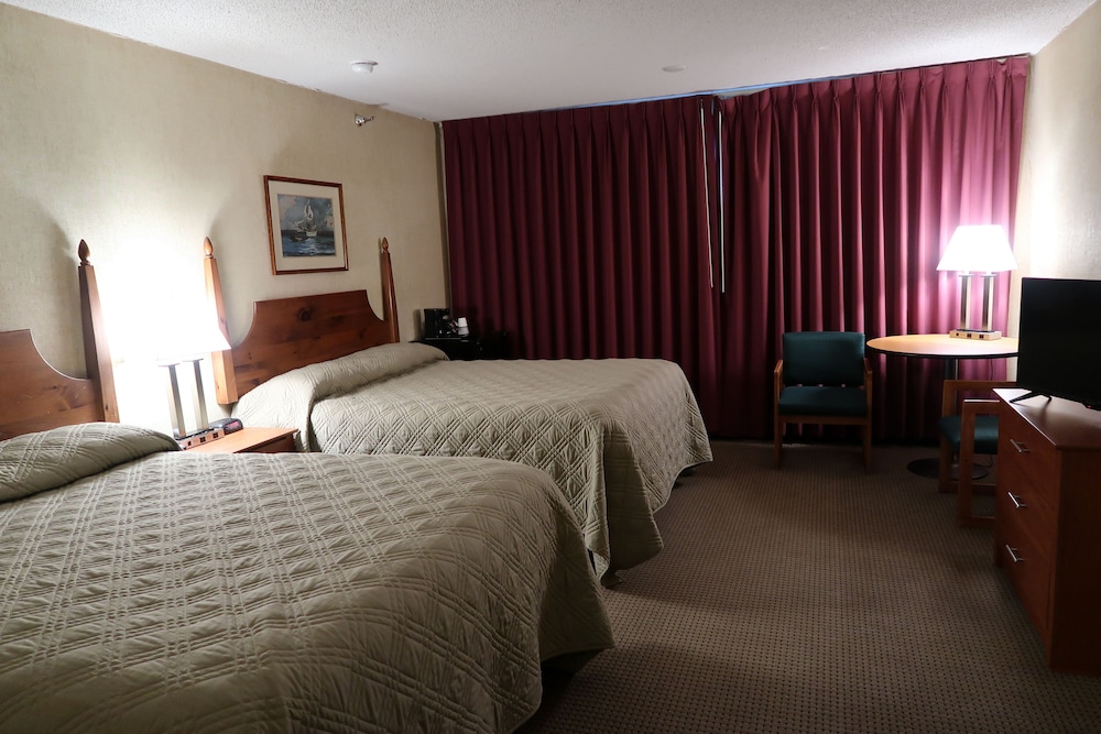 Commodores Inn - photo 28
