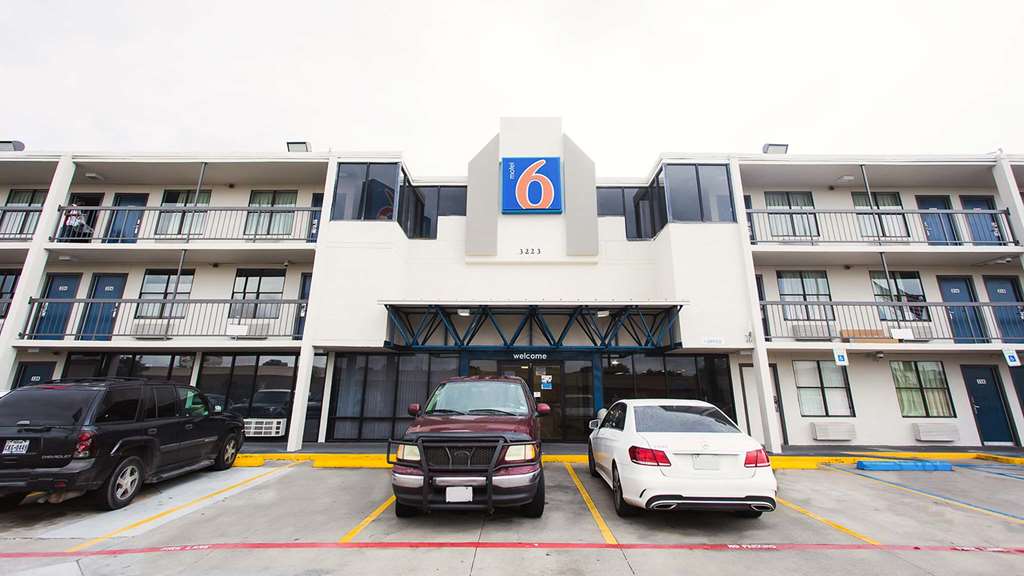 Motel 6 Houston TX Medical Center NRG Stadium - photo 4