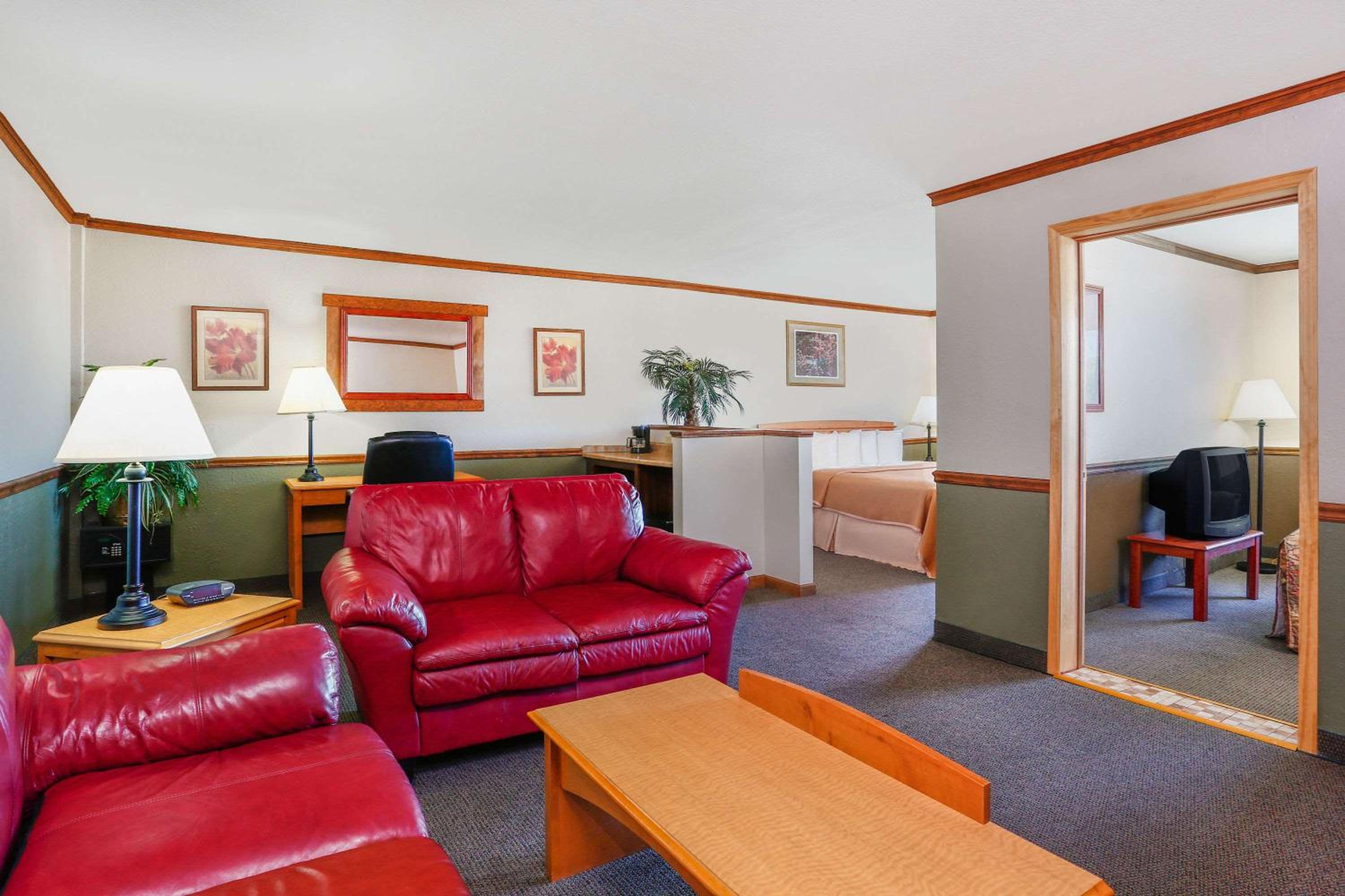 Howard Johnson by Wyndham Helena - photo 6