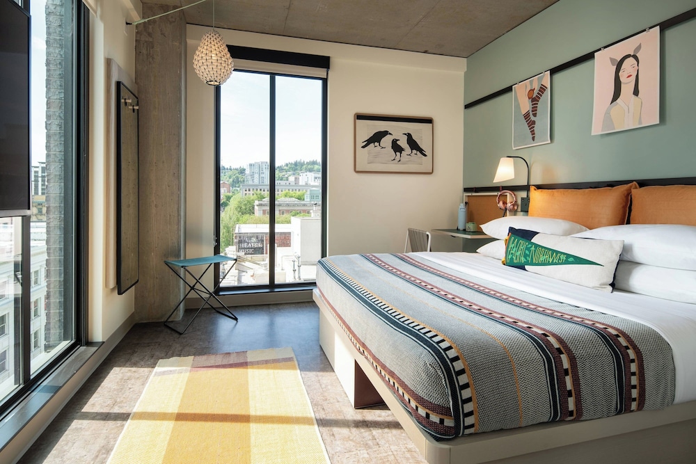 Moxy Portland Downtown - photo 3