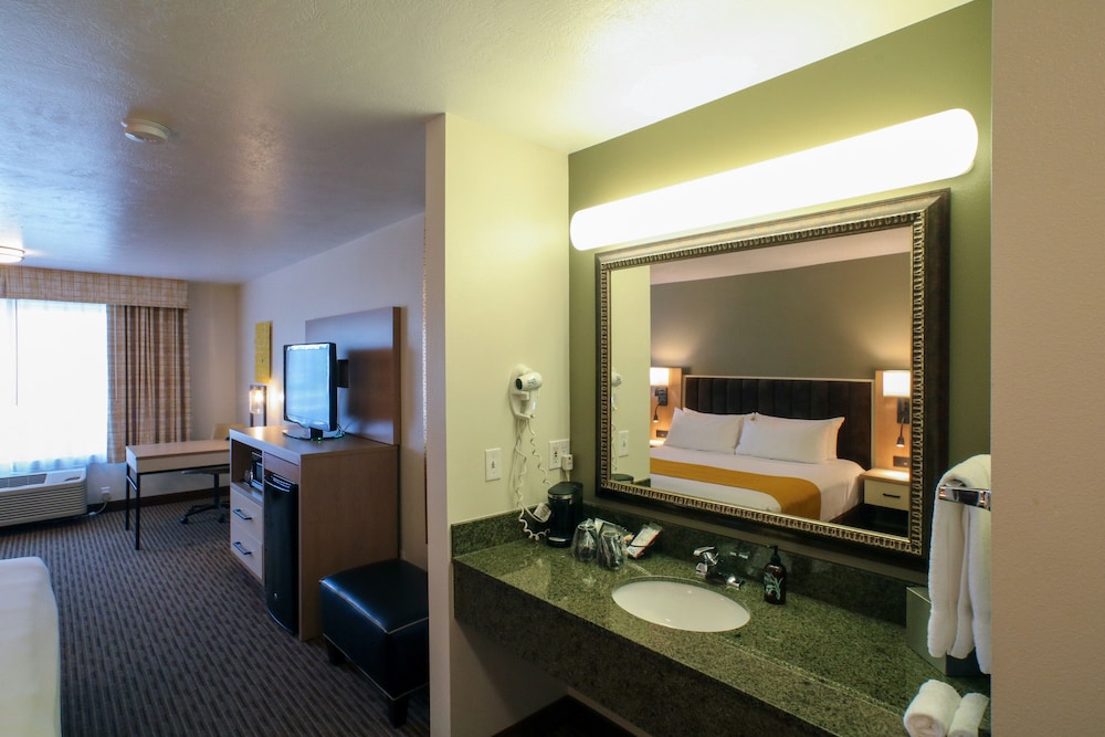 Oxford Suites Spokane Valley - photo 17