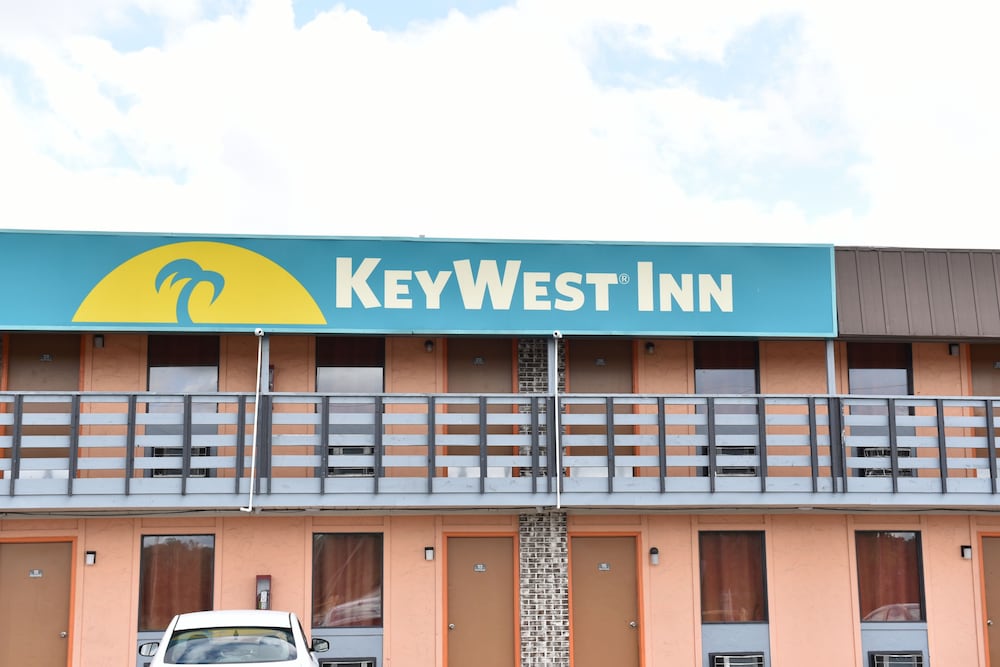 Key West Inn Hobart - photo 20