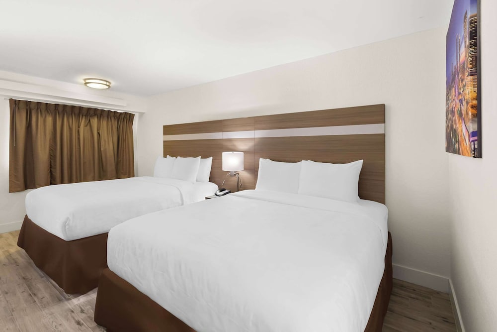 Clarion Pointe Kennesaw Town Center - photo 13