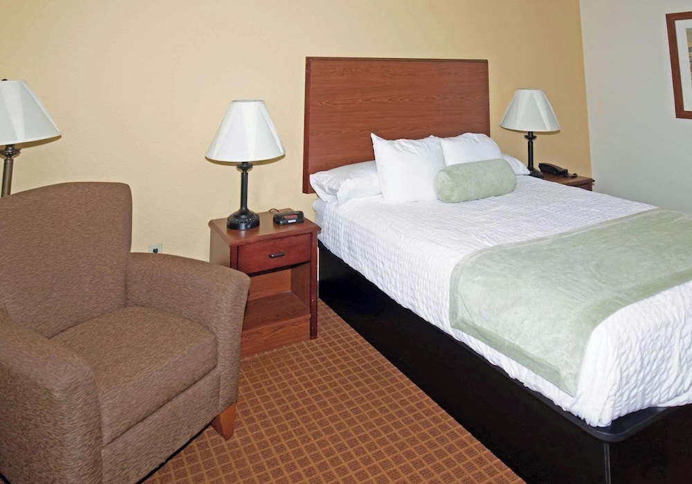 Park View Inn & Suites Hoisington - photo 7