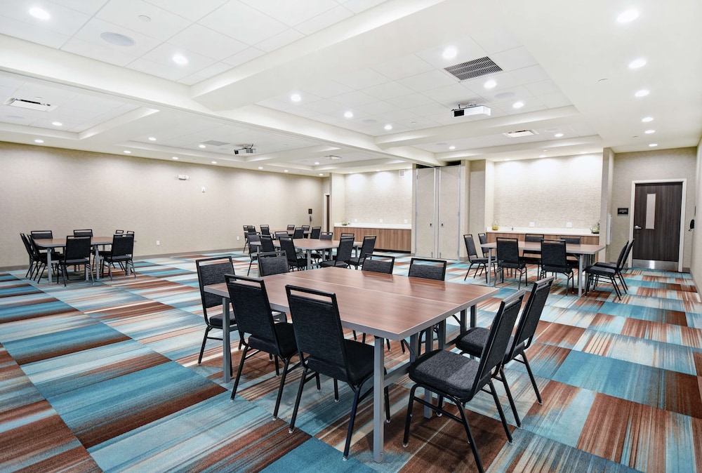 Home2 Suites by Hilton Beloit - photo 37