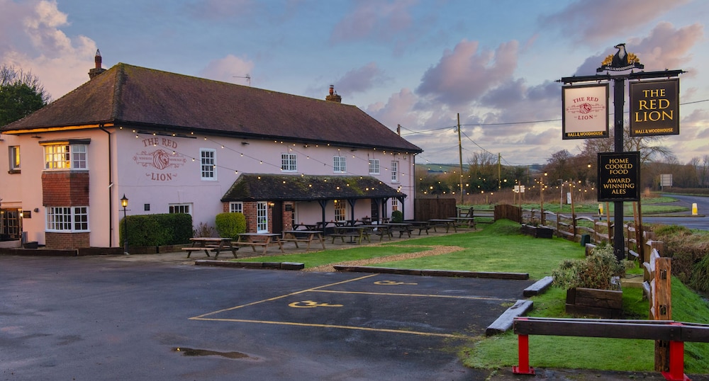 The Red Lion - carbon neutral hotel in Dorchester