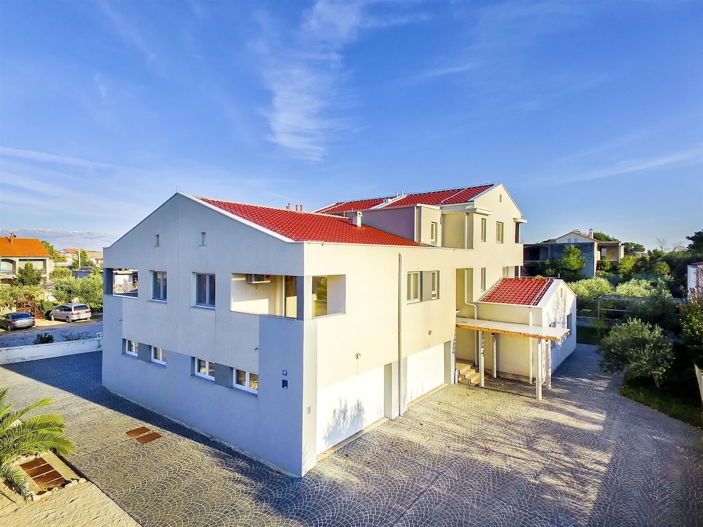 Apartments Glavan — 4-Star Luxury Hotel in Privlaka, Croatia