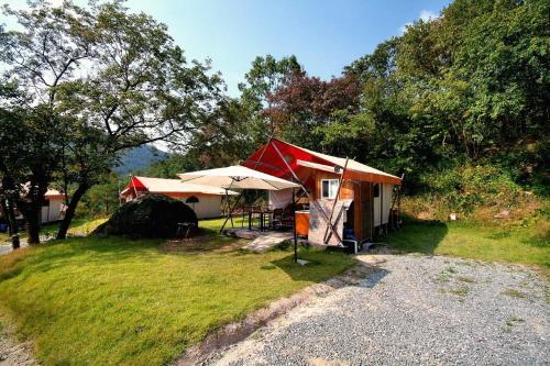 Pocheon Sanjeong Hosoo Glamping in Unknown City, South Korea