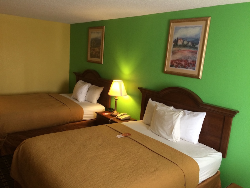 Econo Lodge Douglas - photo 6