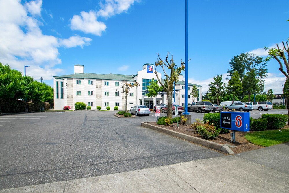 Motel 6 Portland North - photo 24