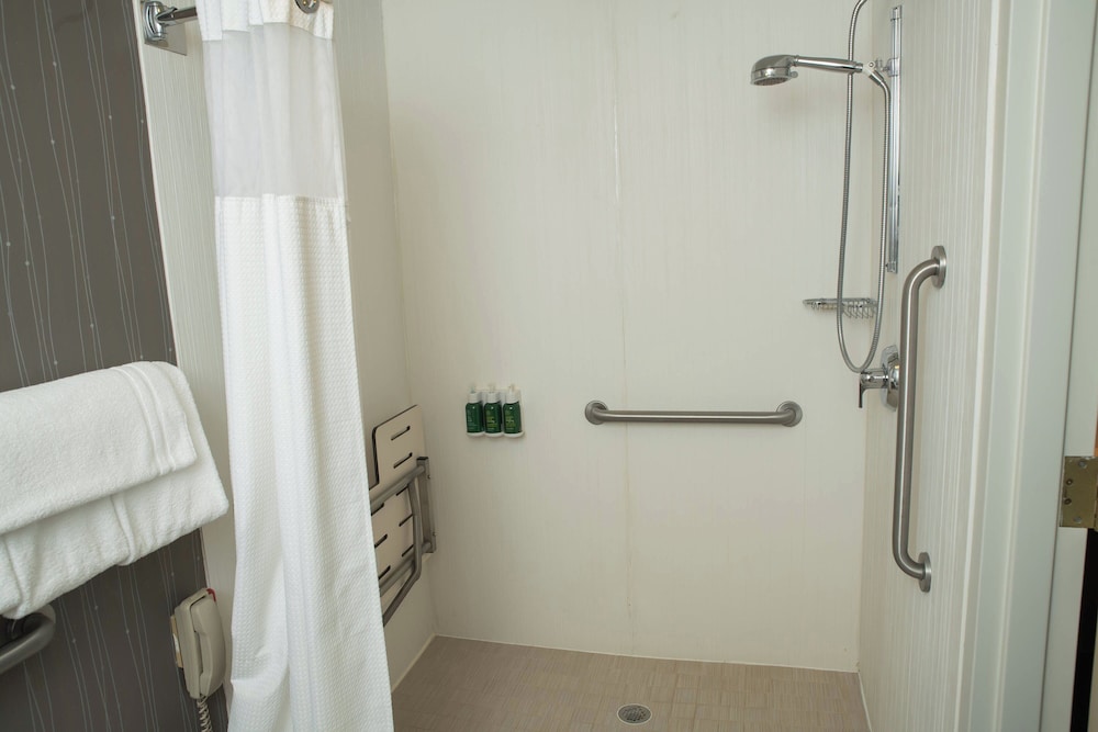 Courtyard by Marriott Erie - photo 20