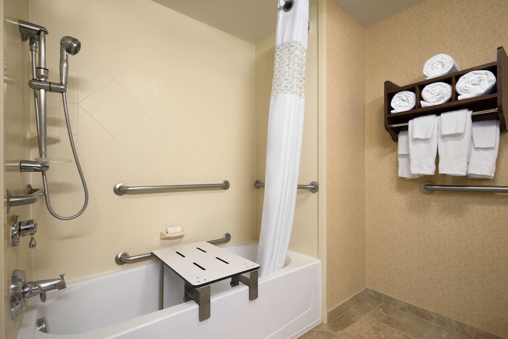 Hampton Inn & Suites Williamsburg Central - photo 17