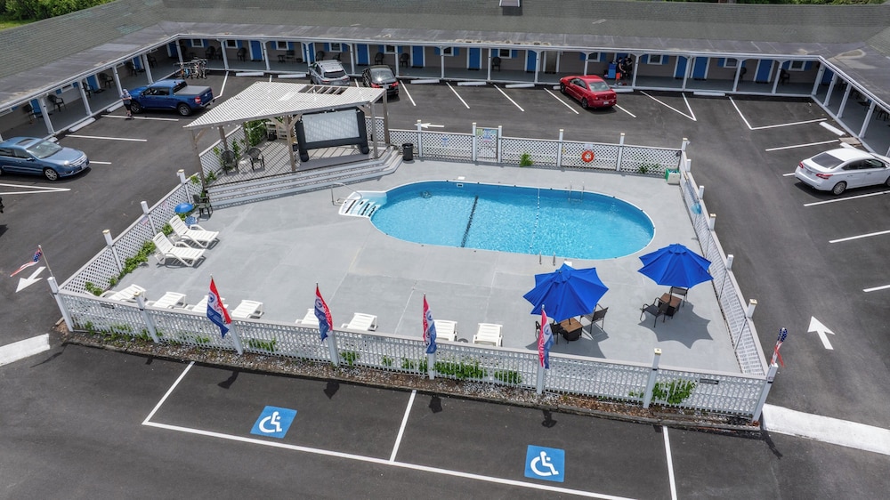 Jonathan Edwards Motel - photo 27