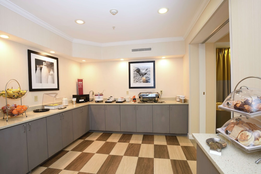 Hampton Inn Jacksonville East Regency Square - photo 22
