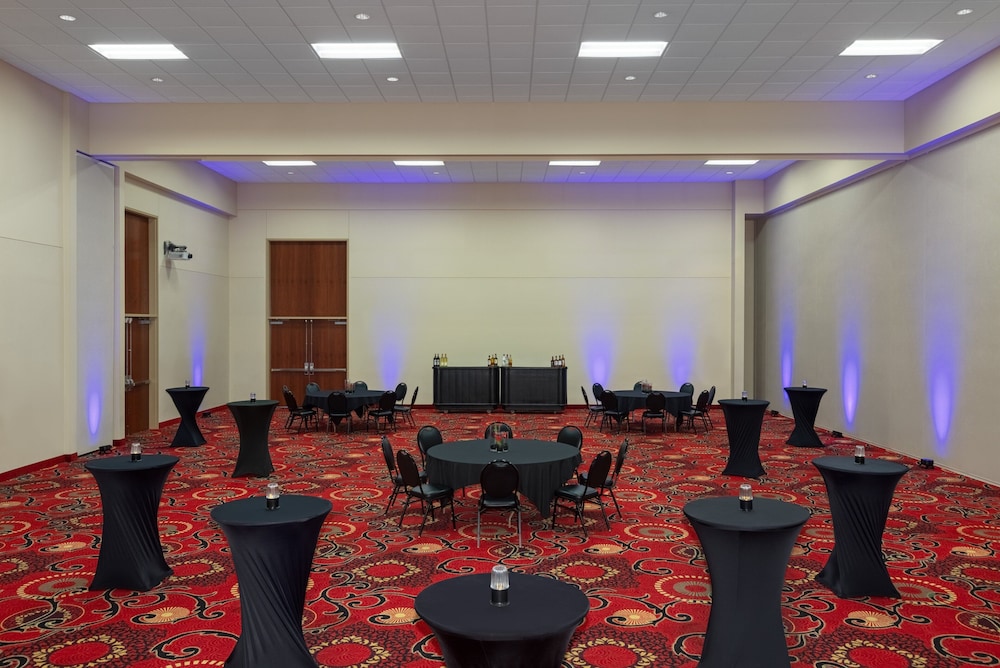 Holiday Inn Des Moines Airport Conf Center by IHG - photo 69