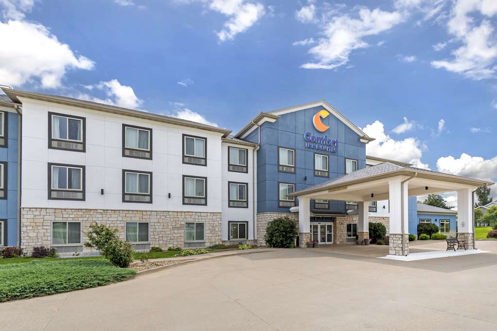 Comfort Inn & Suites Grinnell near I 80 - photo 2