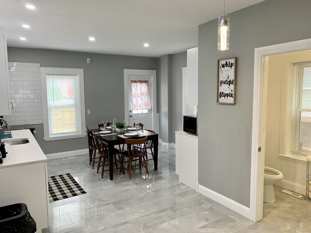 The Wheel of Fortune Duplex 8BR Parking - photo 22