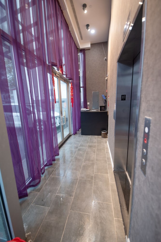 Flushing Garden Hotel - photo 2