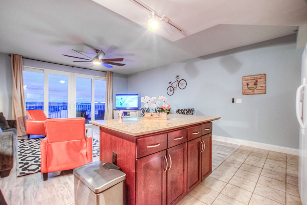 Laketown Wharf Resort by Aneliya's Rentals - photo 587
