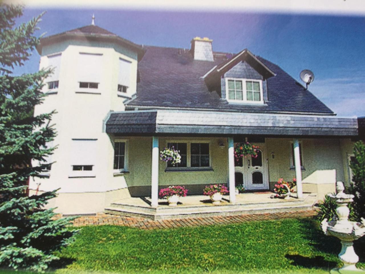Haus Petra Maria — 4-Star Luxury Hotel in Bad Schlema, Germany
