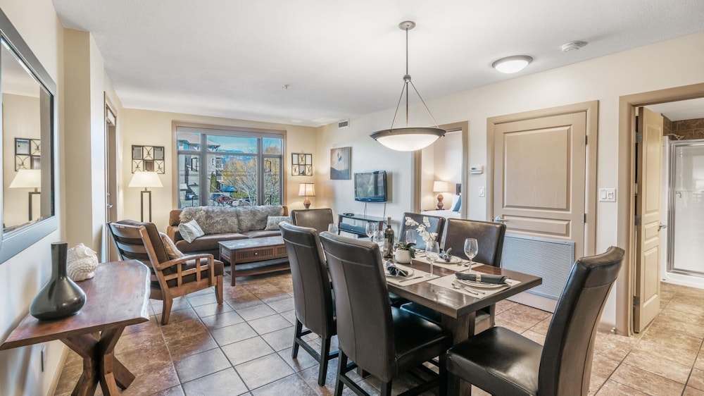 Pool Level at Amazing Lakeshore Resort #332 in Kelowna, Canada