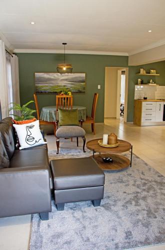 Cosy Connect Guesthouse — 4-Star Luxury Hotel in Krugersdorp, South Africa