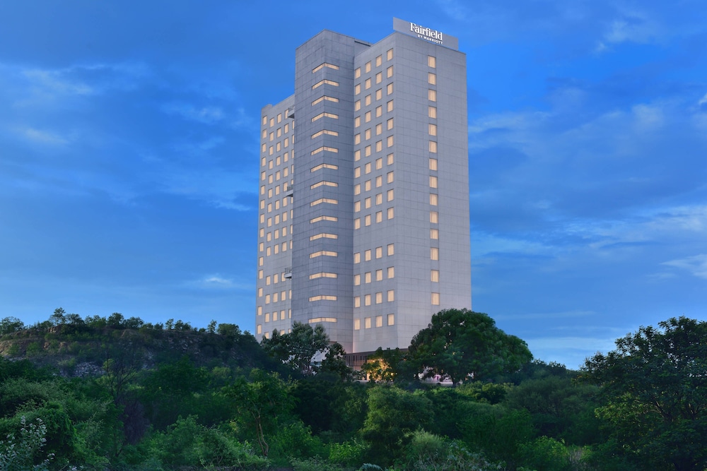 Holiday Inn Express & Suites Hyderabad Gachibowli — 4-Star Luxury Hotel in Hyderabad, India