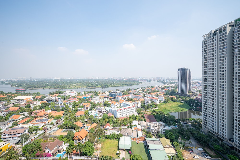 HHomes Serene 1 Bedroom Nice view & Pool GYM BBQ at Masteri Thao Dien District 2 — 4-Star Luxury Hotel in Ho Chi Minh City, Vietnam