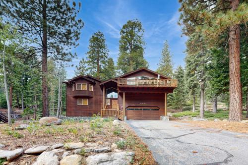 Vista Pines Retreat in Tahoe Vista, United States