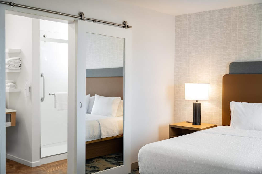 Hampton Inn & Suites La Crosse Downtown - photo 15