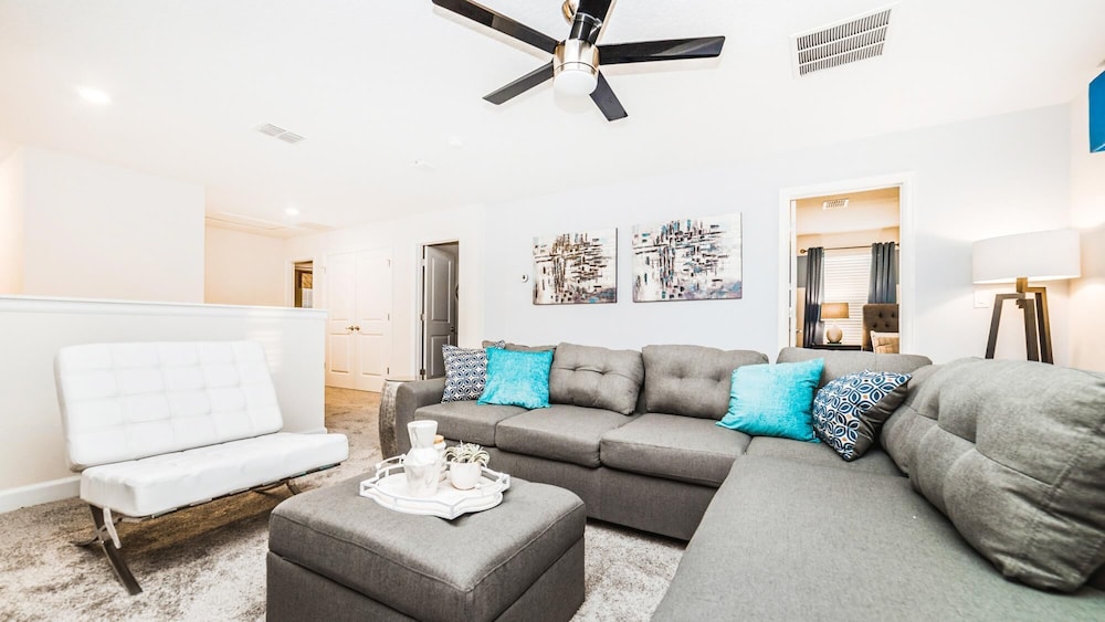 Stunning 8BR Theater Pool w Greenview - photo 14