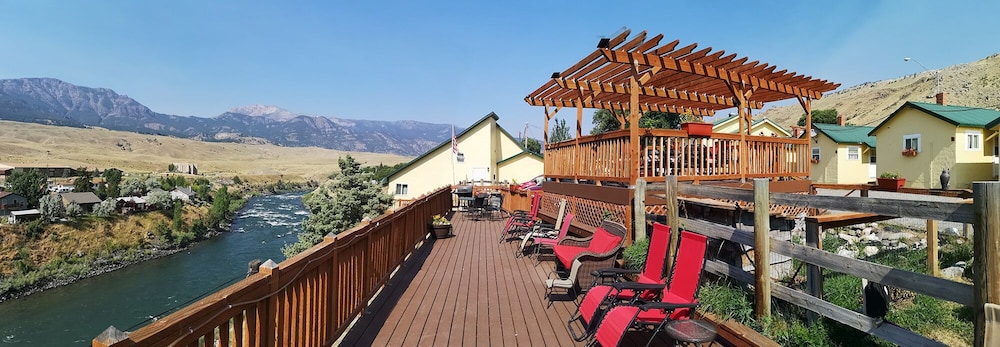 Yellowstone Riverside Cottages - photo 73