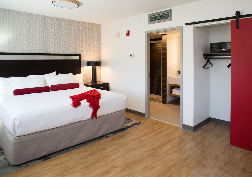 The University of Georgia Center for Continuing Education & Hotel - photo 21