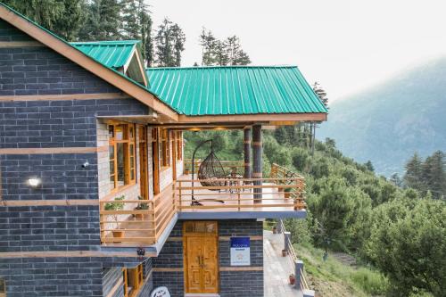 SaffronStays Kesar Villa Manali beautiful villa amidst an apple orchard All clear roads — 4-Star Luxury Hotel in Manali, India