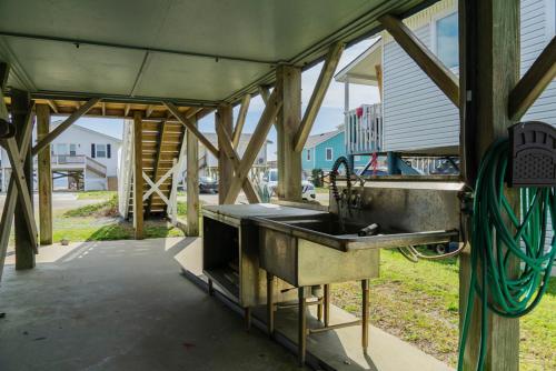 Out of the Blue by Oak Island Accommodations - photo 31