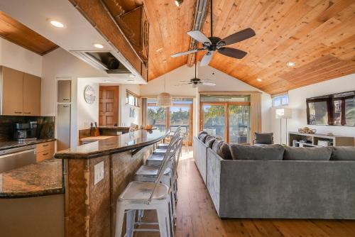 Stunning South Mission Beach Home AC Private Patio Grill and Garage — 4-Star Luxury Hotel in San Diego, United States