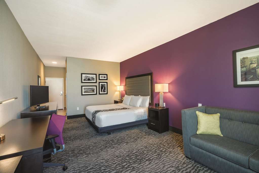 La Quinta Inn & Suites by Wyndham Memphis Downtown - photo 15