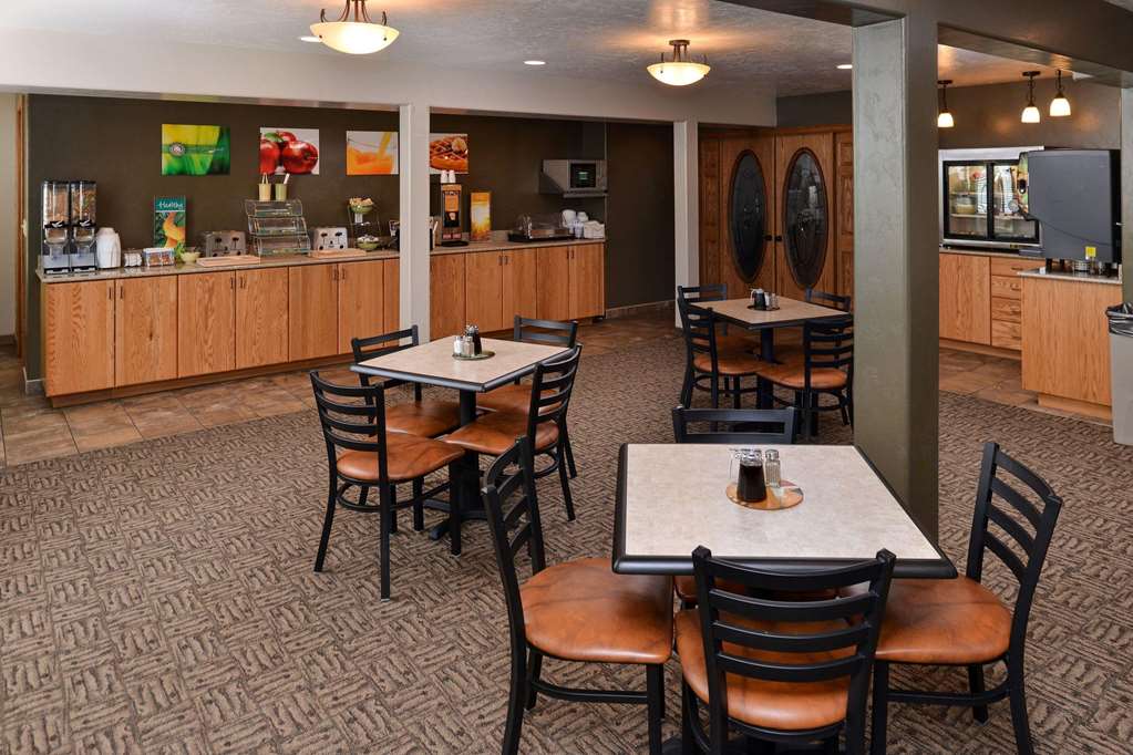Quality Inn Vernal near Dinosaur National Monument - photo 28