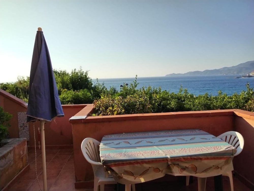 Mareviglioso Marevellous Sea Front — 4-Star Luxury Hotel in Magomadas, Italy