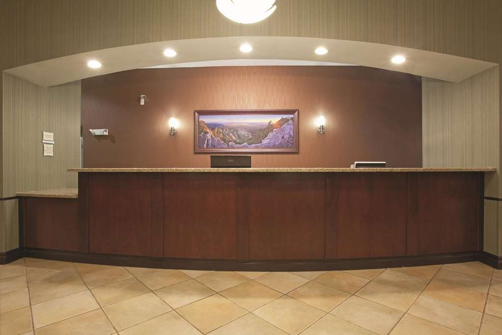 La Quinta Inn & Suites by Wyndham Albuquerque Midtown - photo 7