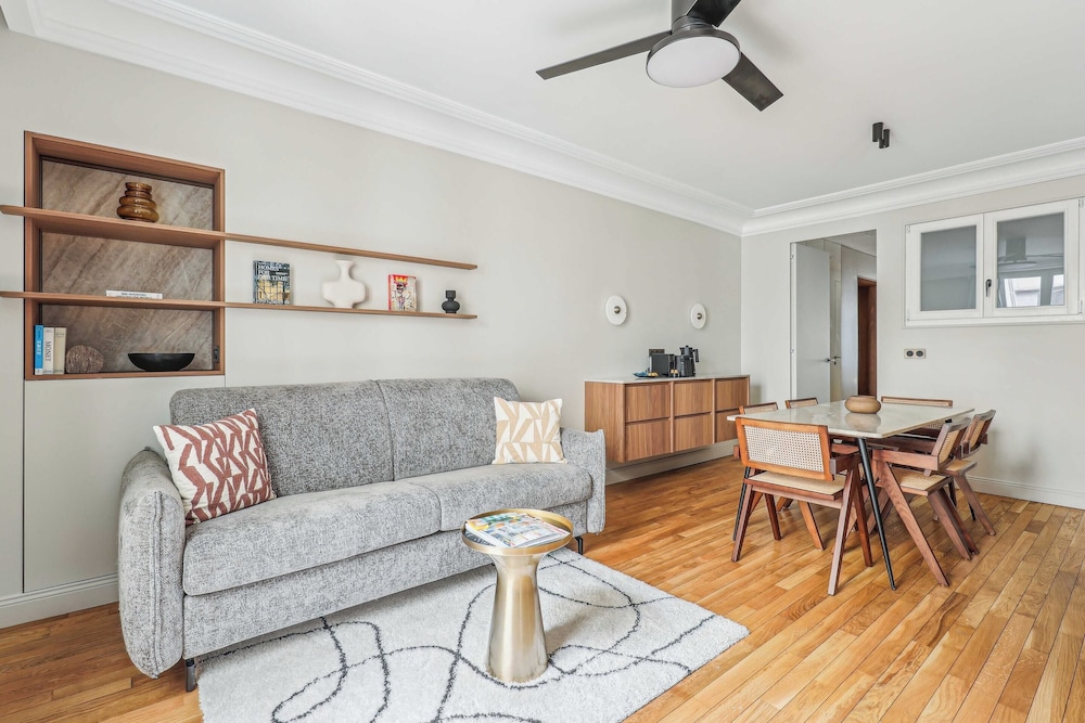 Magnificent Flat 2br 6p Champs Elysees — 4-Star Luxury Hotel in Paris, France