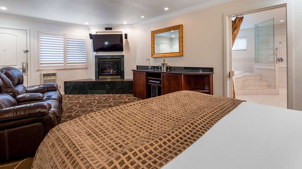 Best Western Plus Humboldt Bay Inn - photo 19