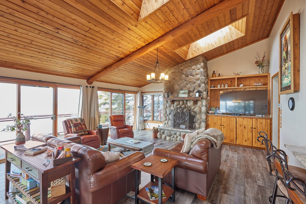 Reflections Cabin on Lake Superior Near Lutsen — 4-Star Luxury Hotel in Grand Marais, United States