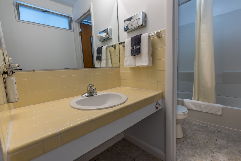 The Grayhaven Motel - photo 36